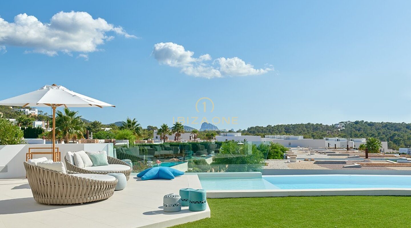 Villa de luxe moderne nouvellement construite avec une vue incroyable sur le coucher du soleil et la mer dans une urbanisation privée à vendre, Ibiza