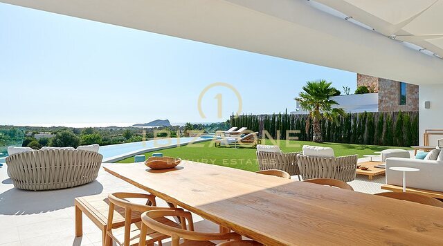 Villa de luxe moderne nouvellement construite avec une vue incroyable sur le coucher du soleil et la mer dans une urbanisation privée à vendre, Ibiza