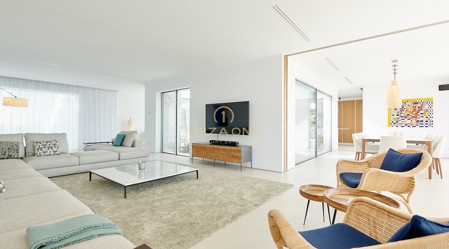 Villa de luxe moderne nouvellement construite avec une vue incroyable sur le coucher du soleil et la mer dans une urbanisation privée à vendre, Ibiza