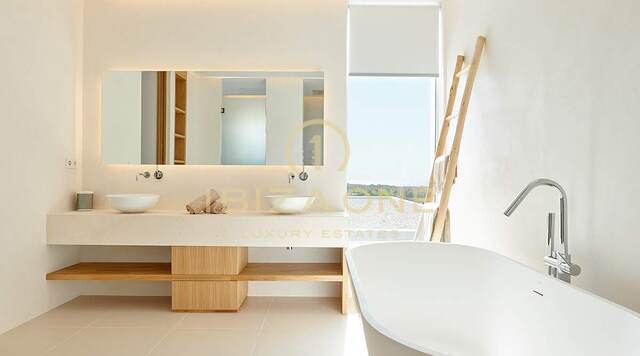 Villa de luxe moderne nouvellement construite avec une vue incroyable sur le coucher du soleil et la mer dans une urbanisation privée à vendre, Ibiza