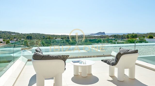 Moderna villa de lujo de nueva construcción con increíbles vistas al atardecer y al mar en urbanización privada en venta, Ibiza