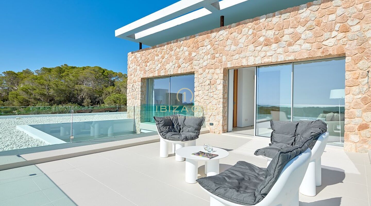 Villa de luxe moderne nouvellement construite avec une vue incroyable sur le coucher du soleil et la mer dans une urbanisation privée à vendre, Ibiza