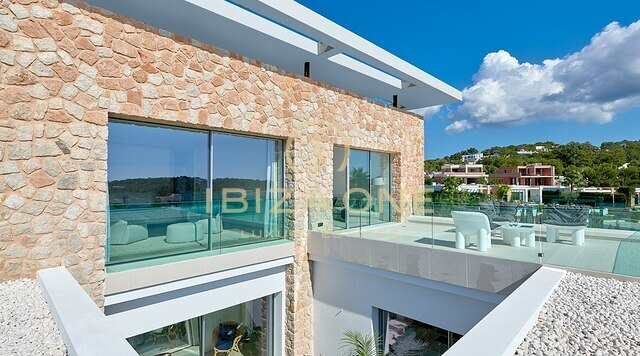 Moderna villa de lujo de nueva construcción con increíbles vistas al atardecer y al mar en urbanización privada en venta, Ibiza