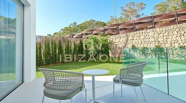 Moderna villa de lujo de nueva construcción con increíbles vistas al atardecer y al mar en urbanización privada en venta, Ibiza