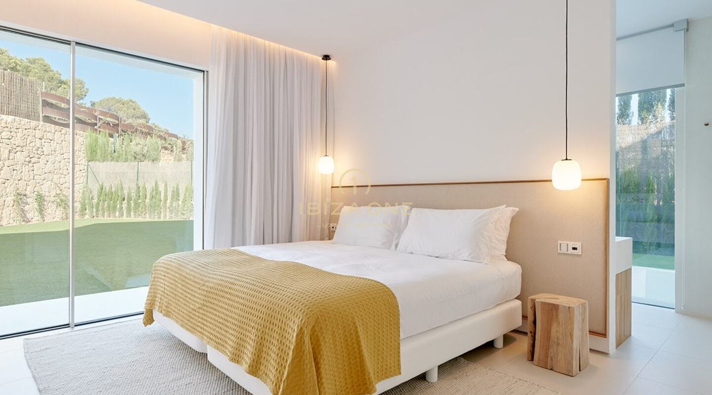 Moderne neu gebaute Luxusvilla mit unglaublichem Blick auf den Sonnenuntergang und das Meer in privater Urbanisation zu verkaufen, Ibiza