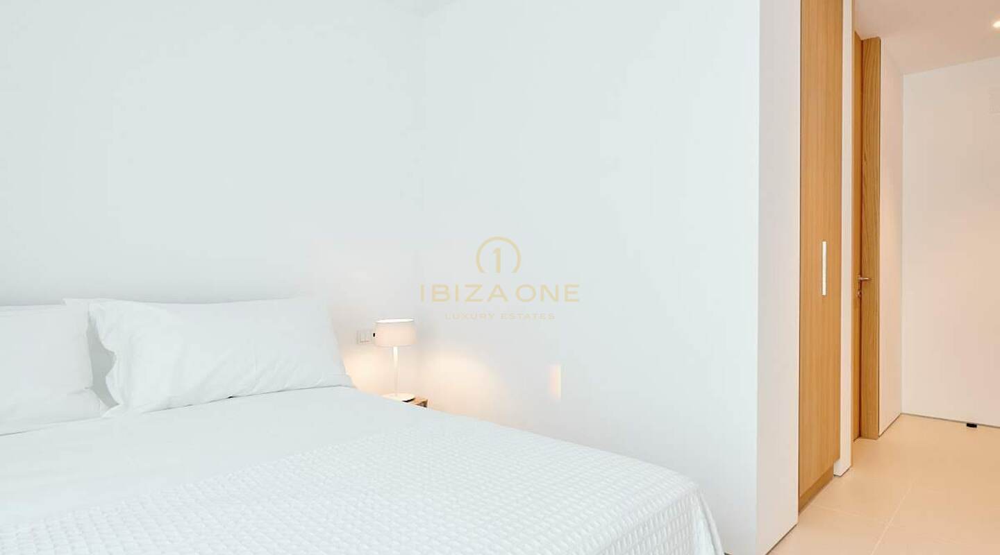 Moderne, nieuw gebouwde luxe villa met ongelooflijk uitzicht op de zonsondergang en de zee in een privé-urbanisatie te koop, Ibiza