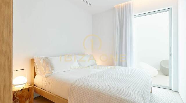 Moderne, nieuw gebouwde luxe villa met ongelooflijk uitzicht op de zonsondergang en de zee in een privé-urbanisatie te koop, Ibiza