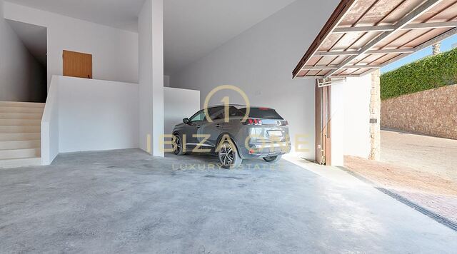 Moderne, nieuw gebouwde luxe villa met ongelooflijk uitzicht op de zonsondergang en de zee in een privé-urbanisatie te koop, Ibiza