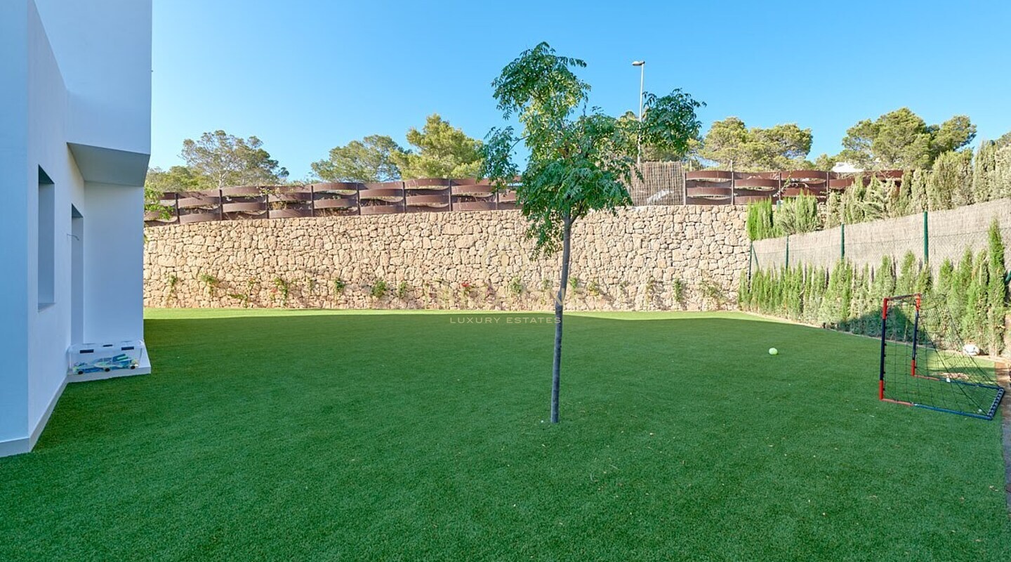 Villa de luxe moderne nouvellement construite avec une vue incroyable sur le coucher du soleil et la mer dans une urbanisation privée à vendre, Ibiza