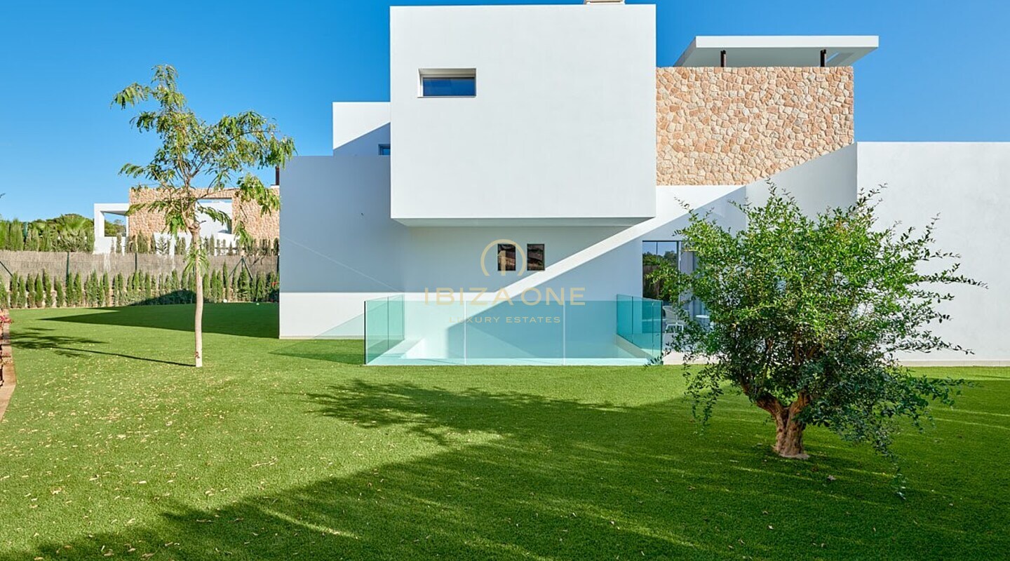Villa de luxe moderne nouvellement construite avec une vue incroyable sur le coucher du soleil et la mer dans une urbanisation privée à vendre, Ibiza