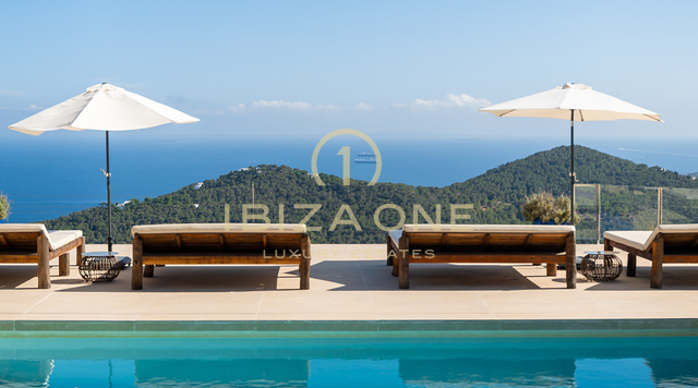 Buitengewone luxe villa met uitzicht op zee, Dalt Vila en Formentera te koop