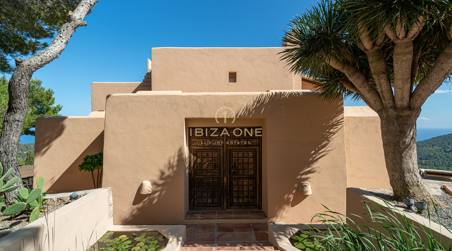 Extraordinary luxury villa with views to the sea, Dalt Vila and Formentera for sale