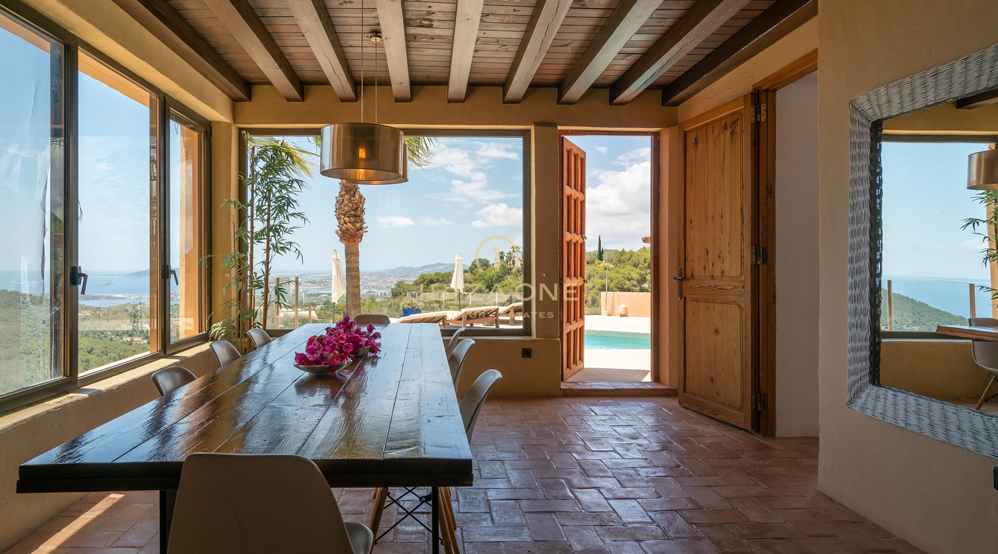 Extraordinary luxury villa with views to the sea, Dalt Vila and Formentera for sale