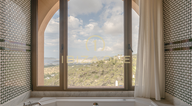 Extraordinaria villa de lujo con vistas al mar, Dalt Vila y Formentera en venta