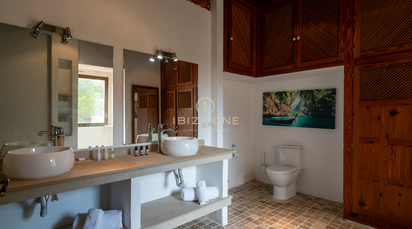 Extraordinary luxury villa with views to the sea, Dalt Vila and Formentera for sale