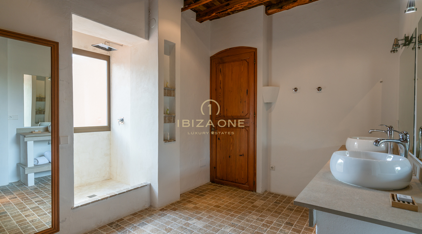 Extraordinary luxury villa with views to the sea, Dalt Vila and Formentera for sale