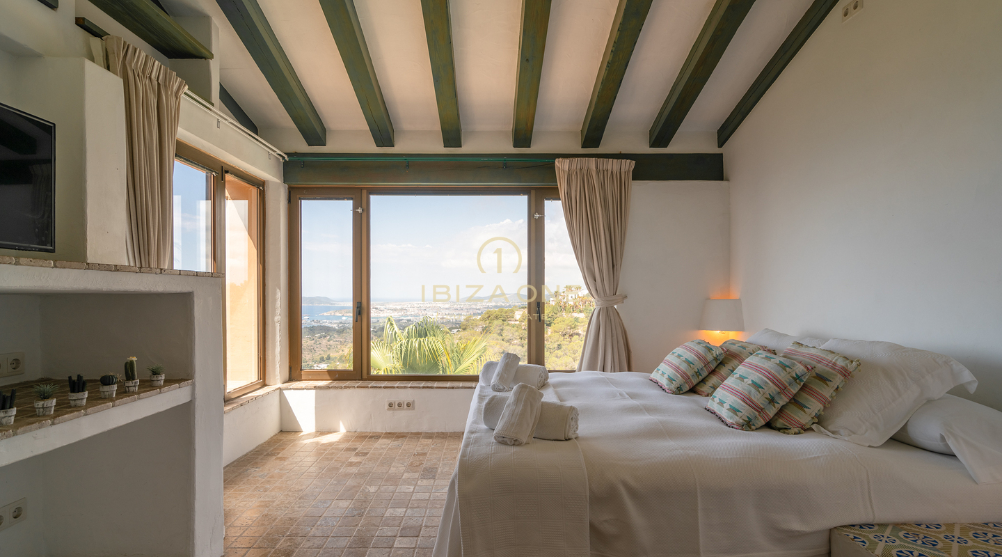 Extraordinary luxury villa with views to the sea, Dalt Vila and Formentera for sale