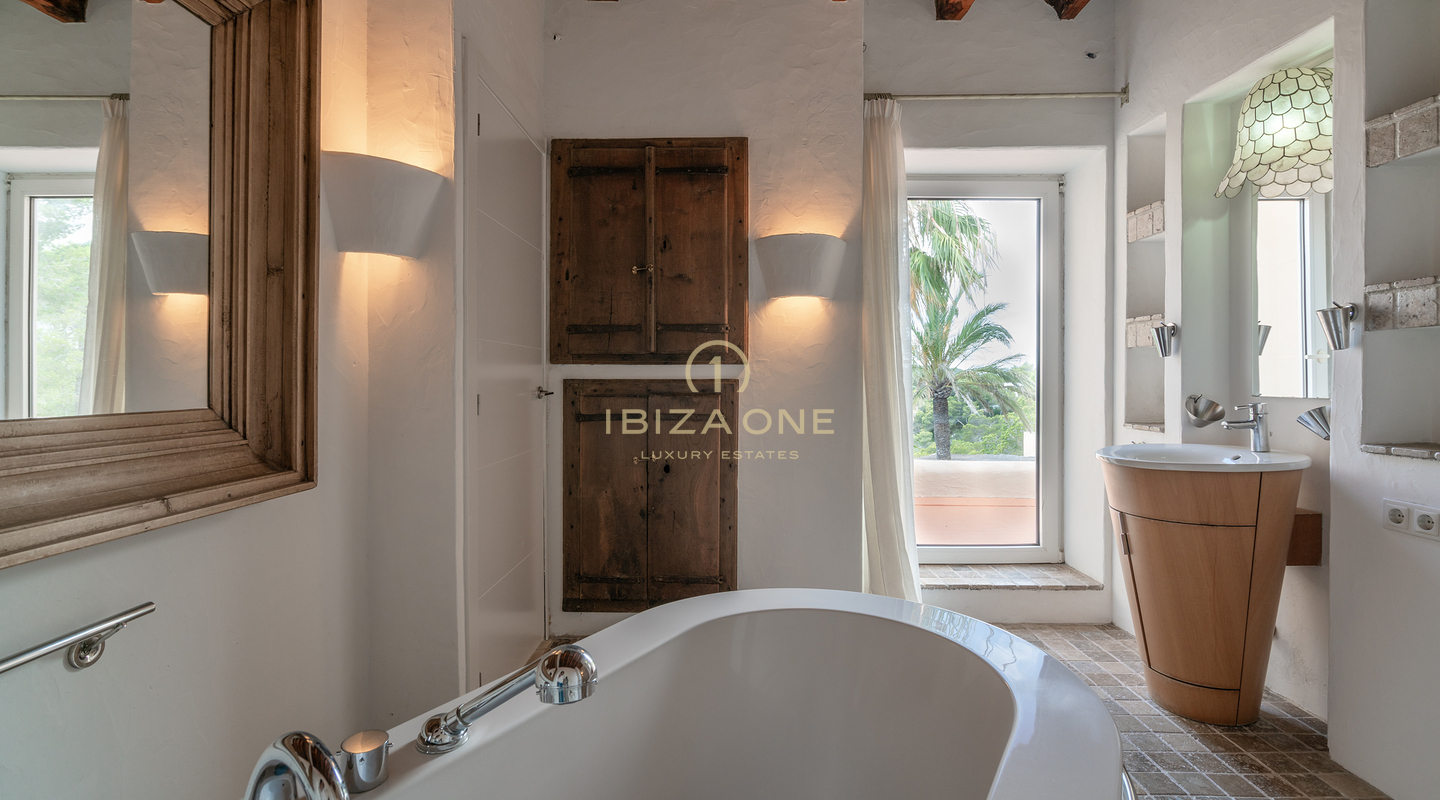 Extraordinaria villa de lujo con vistas al mar, Dalt Vila y Formentera en venta