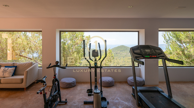 Buitengewone luxe villa met uitzicht op zee, Dalt Vila en Formentera te koop