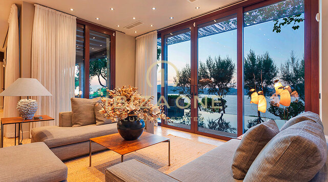 Preciosa villa en primera línea de mar en Mallorca en venta