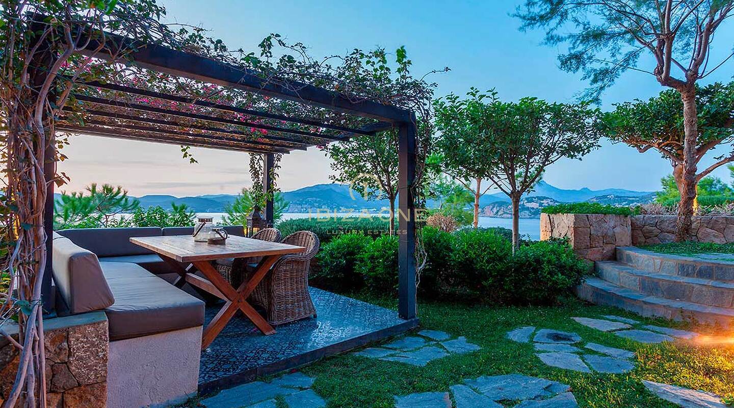 Wunderschöne erste Meereslinie Villa auf Mallorca zum Verkauf