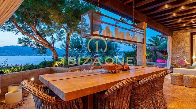 Wunderschöne erste Meereslinie Villa auf Mallorca zum Verkauf