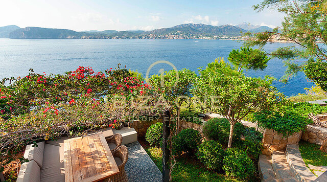 Prachtige villa op eerste lijn zee in Mallorca te koop