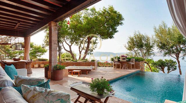Bella villa in prima linea sul mare a Maiorca in vendita