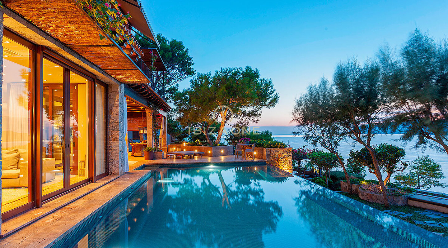 Preciosa villa en primera línea de mar en Mallorca en venta