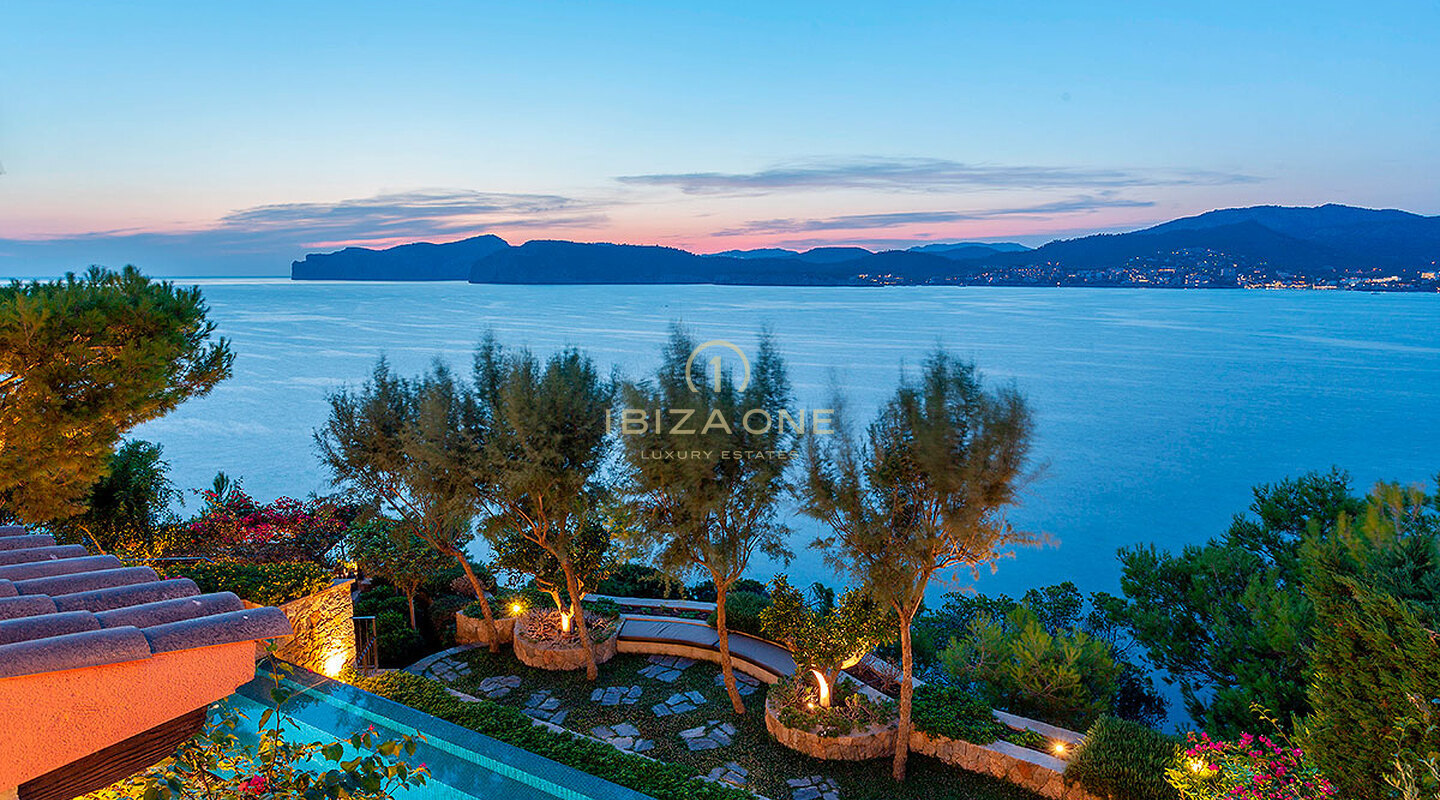 Belle villa en première ligne de mer à Majorque à vendre