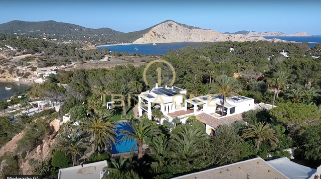 فيلا فاخرة حصرية بجوار البحر للإيجار في إيبيزا