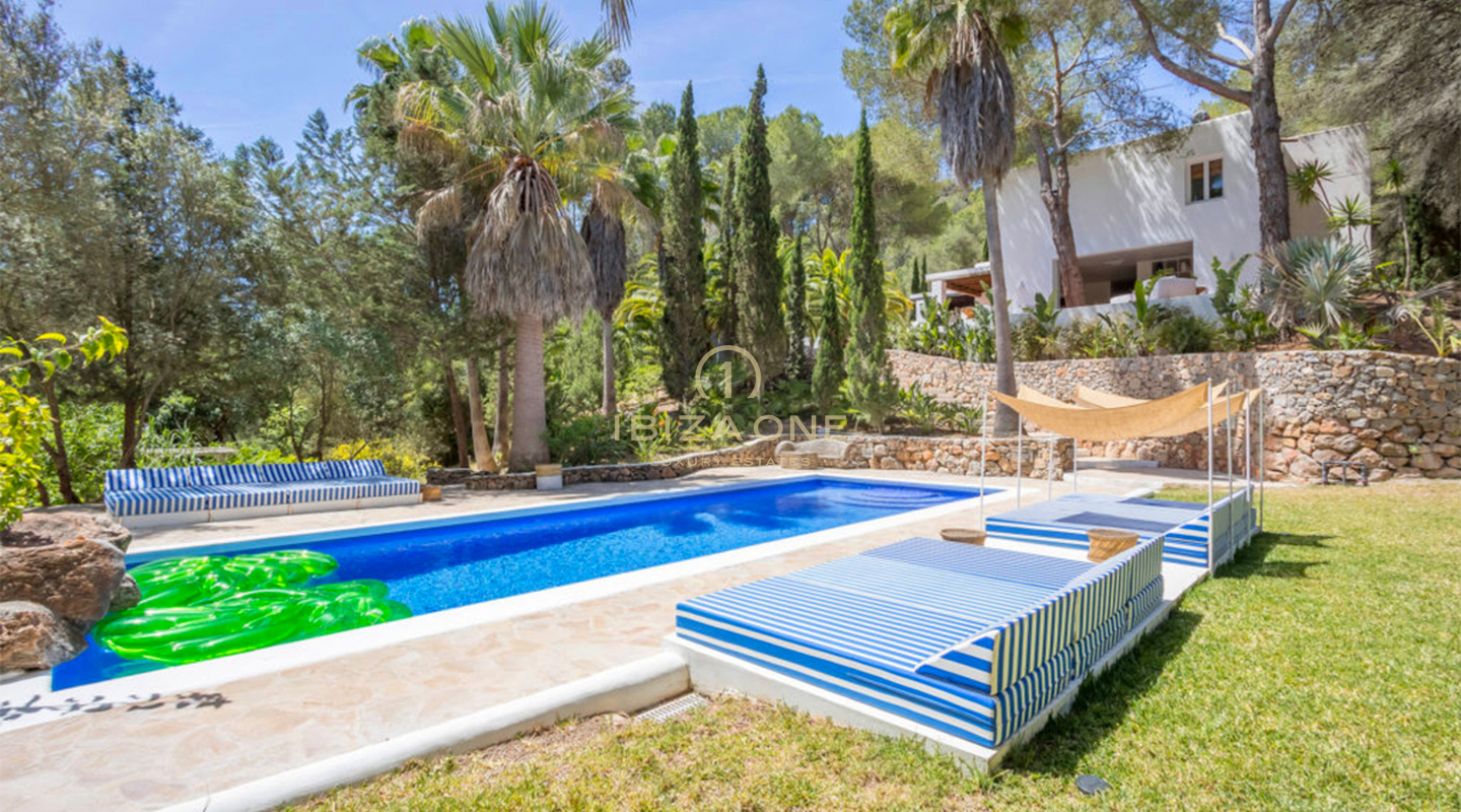 Gran villa de lujo contemporánea con casa de invitados rodeada de naturaleza en venta, Ibiza - casas de lujo en alquiler, Ibiza