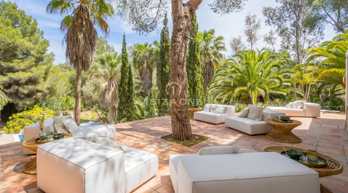 Gran villa de lujo contemporánea con casa de invitados rodeada de naturaleza en venta, Ibiza - casas de lujo en alquiler, Ibiza