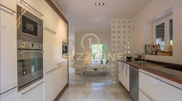 Tolle zeitgenössische Luxusvilla mit Gästehaus umgeben von Natur zu verkaufen, Ibiza – Luxushäuser zu vermieten, Ibiza