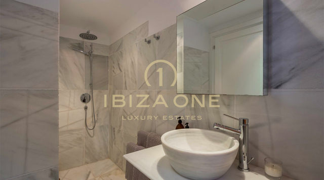 Gran villa de lujo contemporánea con casa de invitados rodeada de naturaleza en venta, Ibiza - casas de lujo en alquiler, Ibiza