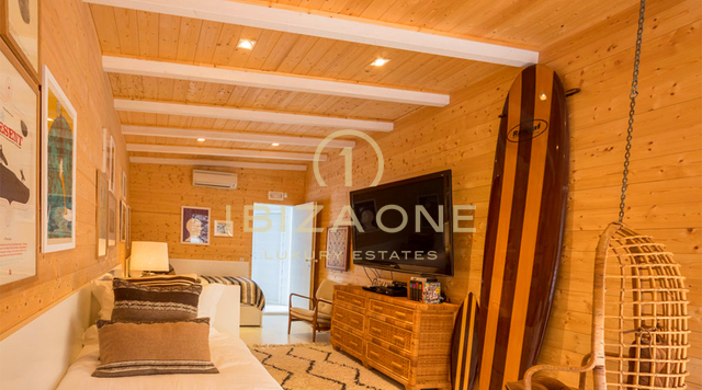 Gran villa de lujo contemporánea con casa de invitados rodeada de naturaleza en venta, Ibiza - casas de lujo en alquiler, Ibiza