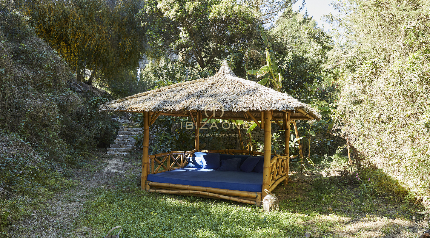 Geweldige moderne luxe villa met gastenverblijf omgeven door natuur te koop, Ibiza - luxe huizen te huur, Ibiza