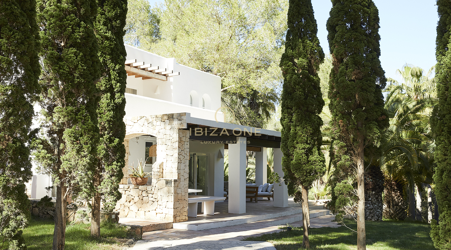 Tolle zeitgenössische Luxusvilla mit Gästehaus umgeben von Natur zu verkaufen, Ibiza – Luxushäuser zu vermieten, Ibiza