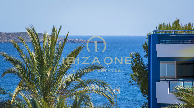 Großzügiges Penthouse mit sehr großer Dachterrasse in Santa Eulalia zum Verkauf