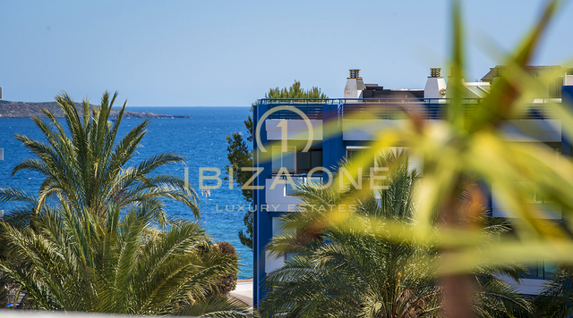Ático espacioso con una azotea muy grande en Santa Eulalia en venta