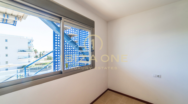 Großzügiges Penthouse mit sehr großer Dachterrasse in Santa Eulalia zum Verkauf