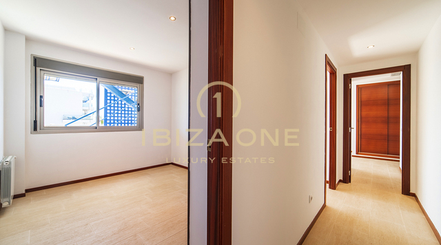 Ático espacioso con una azotea muy grande en Santa Eulalia en venta