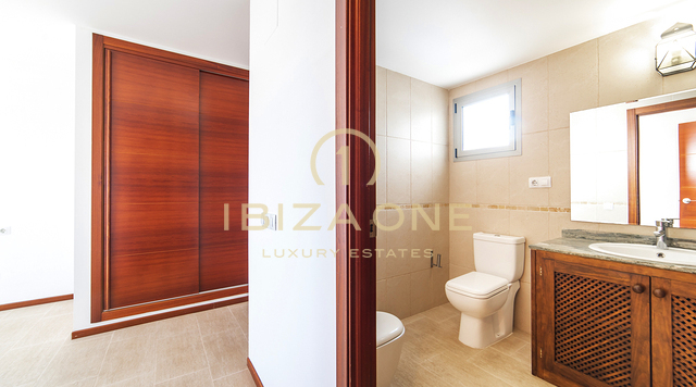 Großzügiges Penthouse mit sehr großer Dachterrasse in Santa Eulalia zum Verkauf