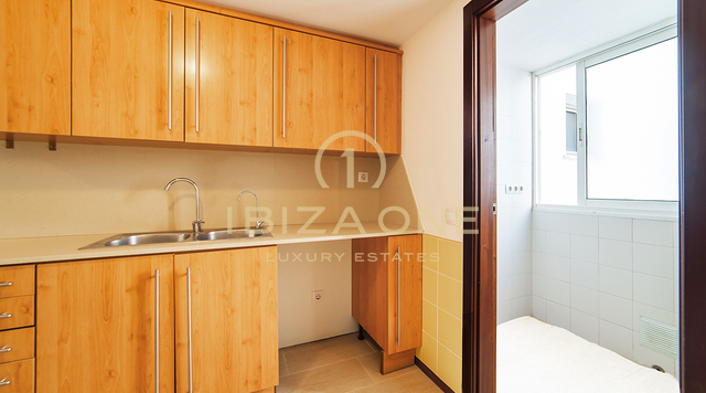 Ático espacioso con una azotea muy grande en Santa Eulalia en venta