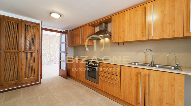 Ático espacioso con una azotea muy grande en Santa Eulalia en venta