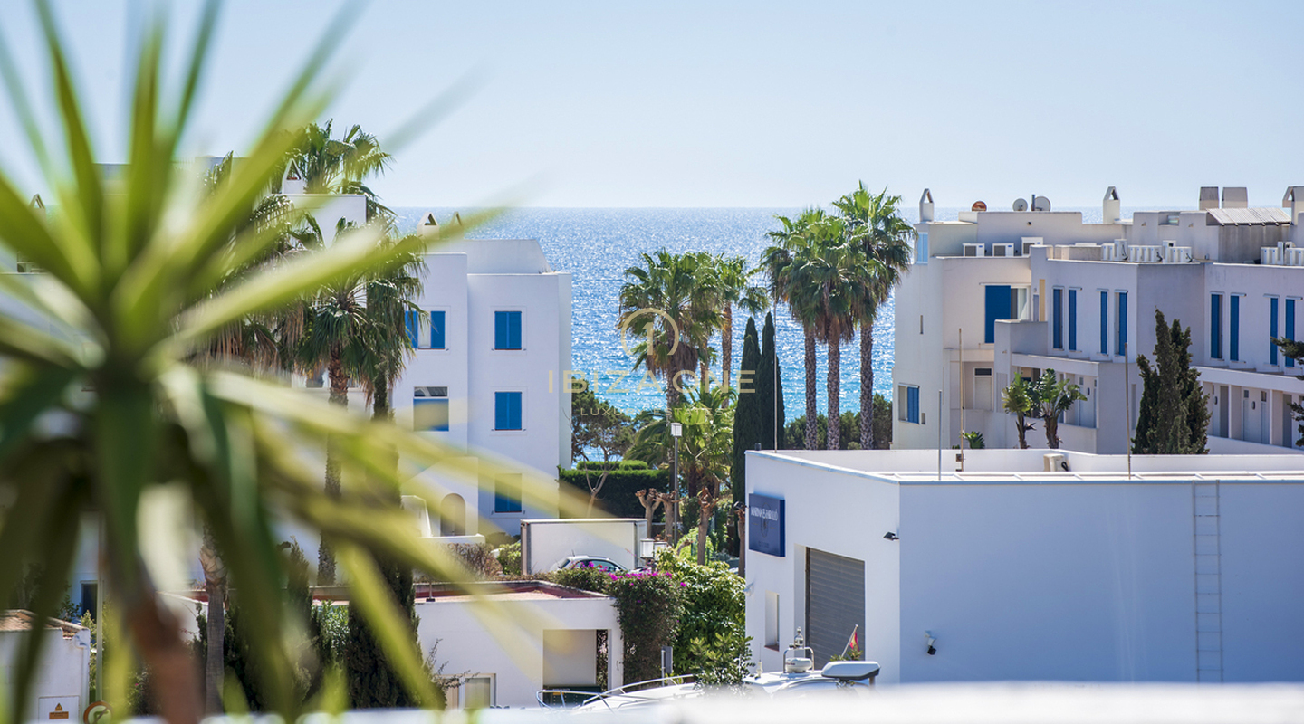 Ático espacioso con una azotea muy grande en Santa Eulalia en venta