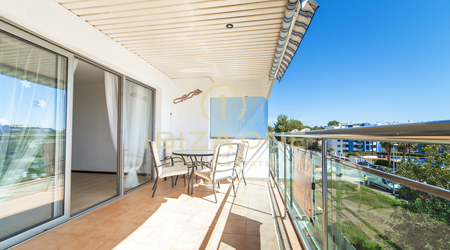 Ático espacioso con una azotea muy grande en Santa Eulalia en venta
