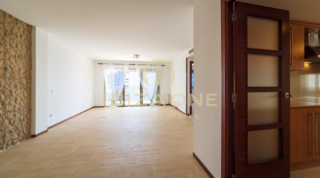 Ruim penthouse met een zeer groot dakterras in Santa Eulalia te koop