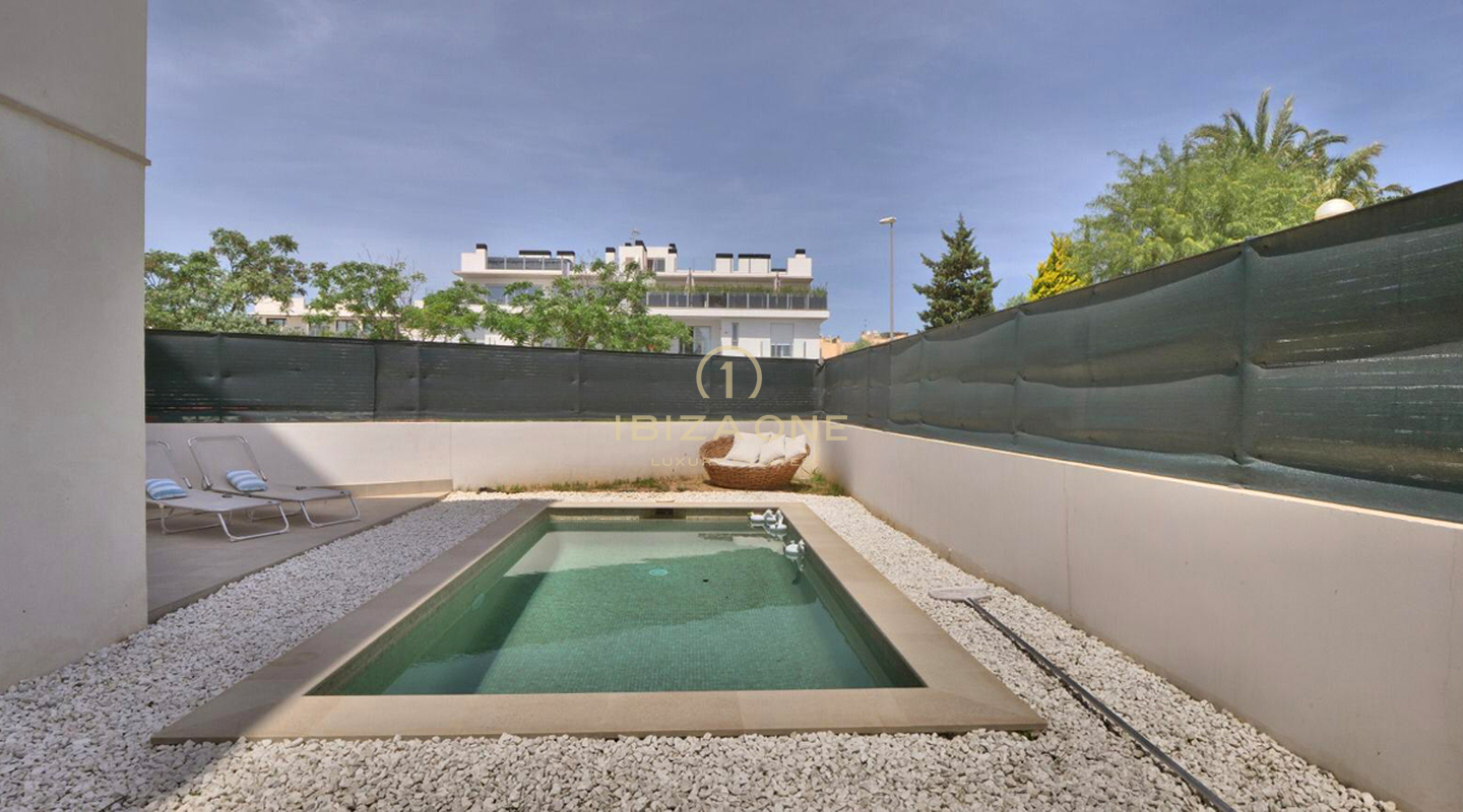 Newly built apartment with private pool for sale
