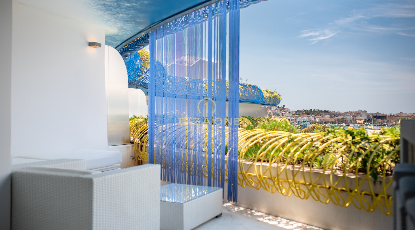 Moderno appartamento di lusso in vendita a Las Boas con vista sul centro storico, Ibiza